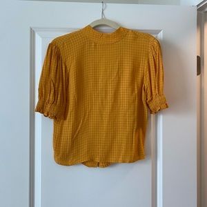 Adorable yellow blouse